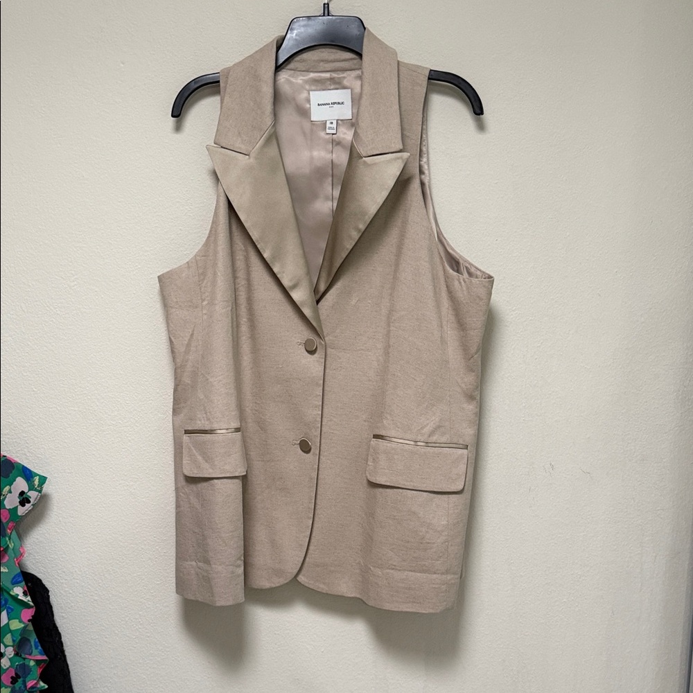 Banana Republic Beige Sleeveless Vest